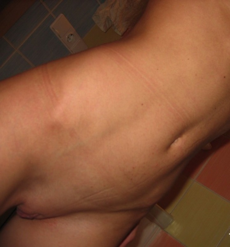 Сучка красуется небольшими сиськами и упругой попкой 3 фото Сучка красуется небольшими сиськами и упругой попкой 3 фото