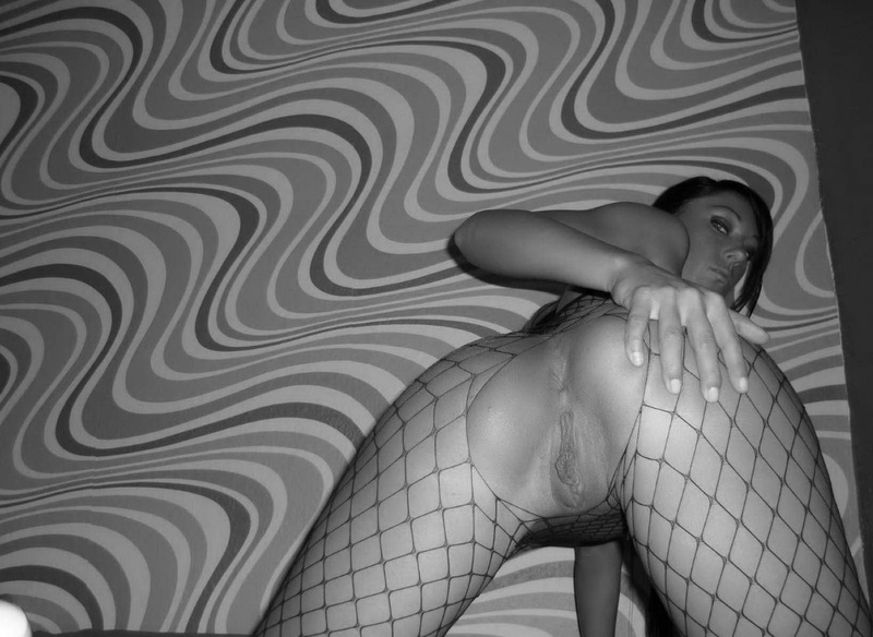 Показала свое истинное лицо встав раком 14 фото Показала свое истинное лицо встав раком 14 фото