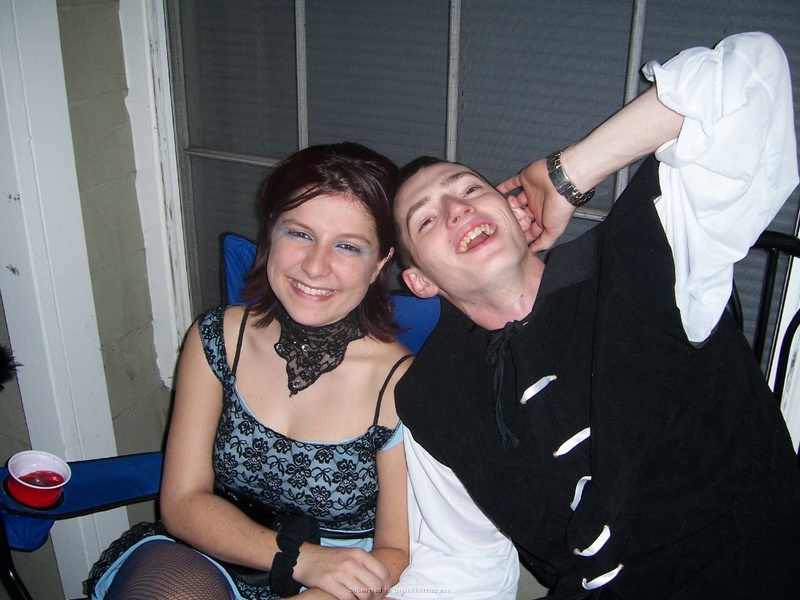 Общительная брюнетка готова пошалить под вечер 2 фото