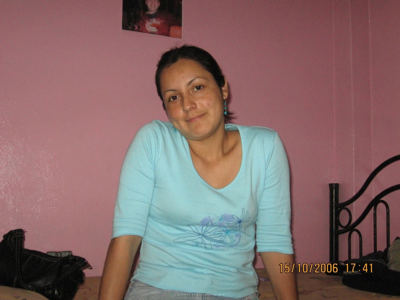 Одинокая мамочка позирует в белье после рабочего дня 11 фото