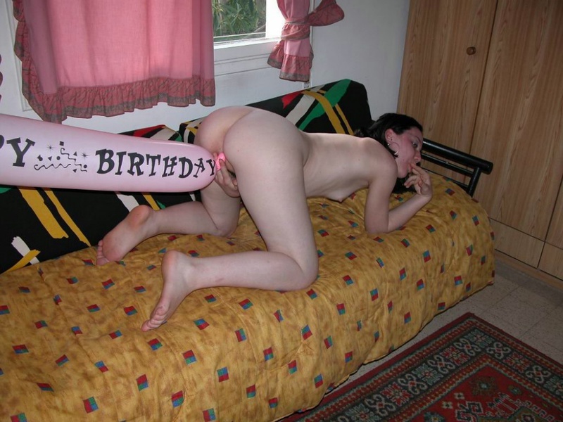 Домашняя брюнетка трахает себя бананом на камеру 17 фото Домашняя брюнетка трахает себя бананом на камеру 17 фото