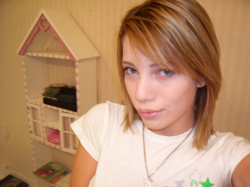 Похотливая блонда играет с писей 1 фото Похотливая блонда играет с писей 1 фото