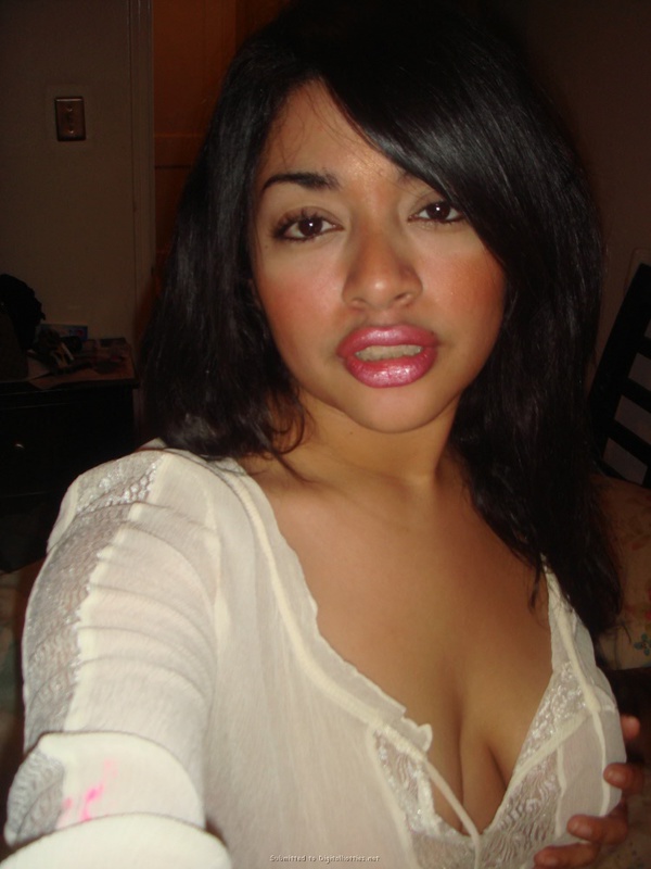 Пошлые селфи латинки с большими сиськами и пухлыми губами 11 фото Пошлые селфи латинки с большими сиськами и пухлыми губами 11 фото