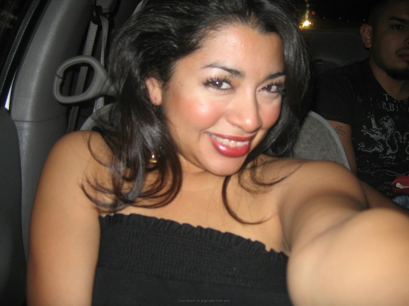 Пошлые селфи латинки с большими сиськами и пухлыми губами 17 фото Пошлые селфи латинки с большими сиськами и пухлыми губами 17 фото