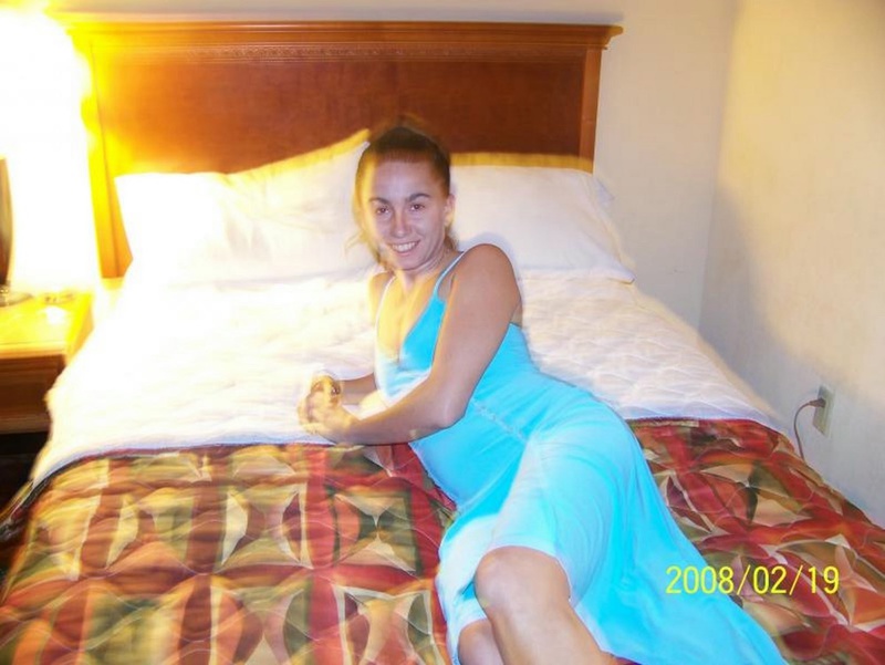 Шустрая девка ерзает на кровати и сосет пенис приятеля 2 фото Шустрая девка ерзает на кровати и сосет пенис приятеля 2 фото