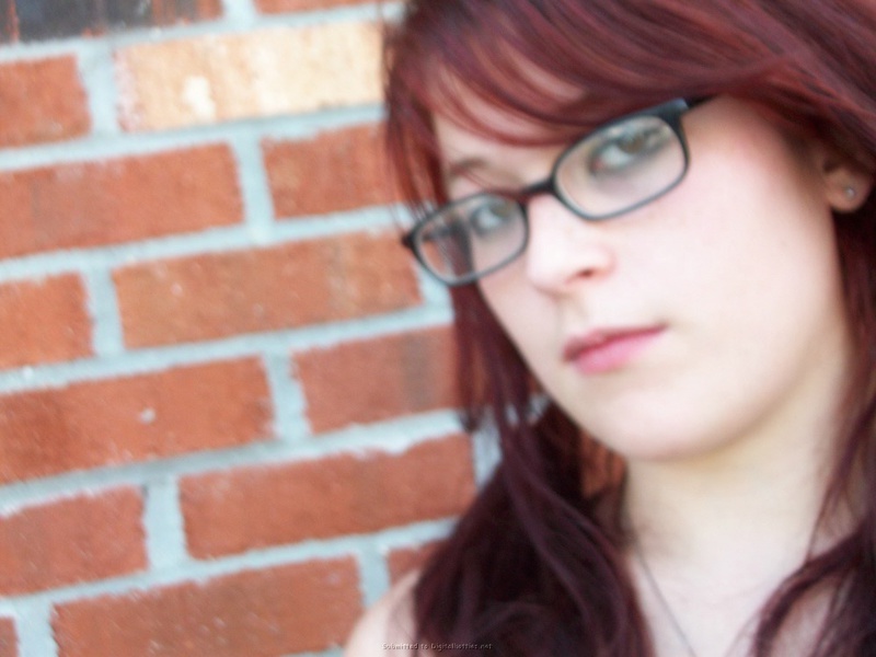 Крашенная сучка показывает умения сосать сладкий пенис 1 фото Крашенная сучка показывает умения сосать сладкий пенис 1 фото