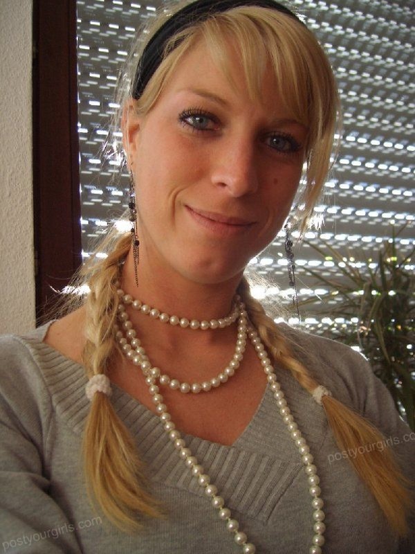 Страстная горячая мамка разделась 1 фото Страстная горячая мамка разделась 1 фото