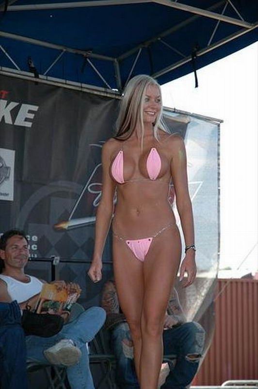 Обалденные девушки в трусиках позируют для мужчин 1 фото Обалденные девушки в трусиках позируют для мужчин 1 фото