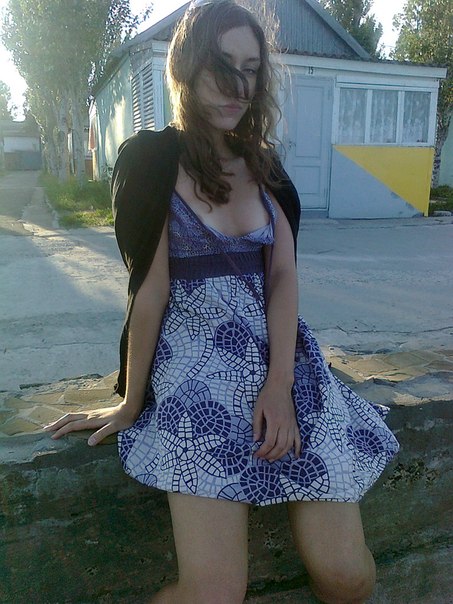 Множество разных дам позируют дома 5 фото