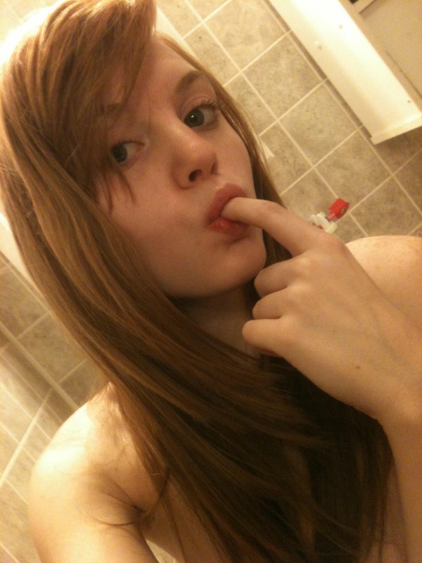 Молодая цыпочка любуется голым телом в зеркале 15 фото Молодая цыпочка любуется голым телом в зеркале 15 фото