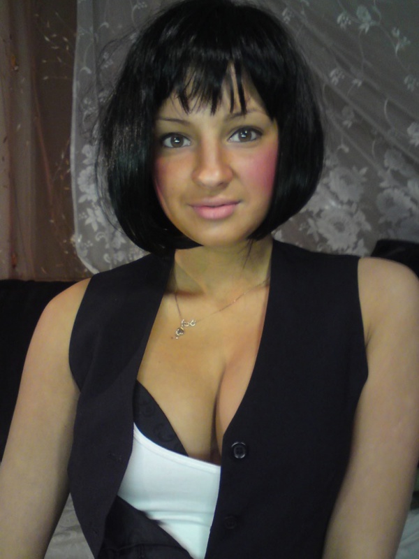 Пошлые снимки грудастой брюнетки с пышной попой в белье и без 11 фото