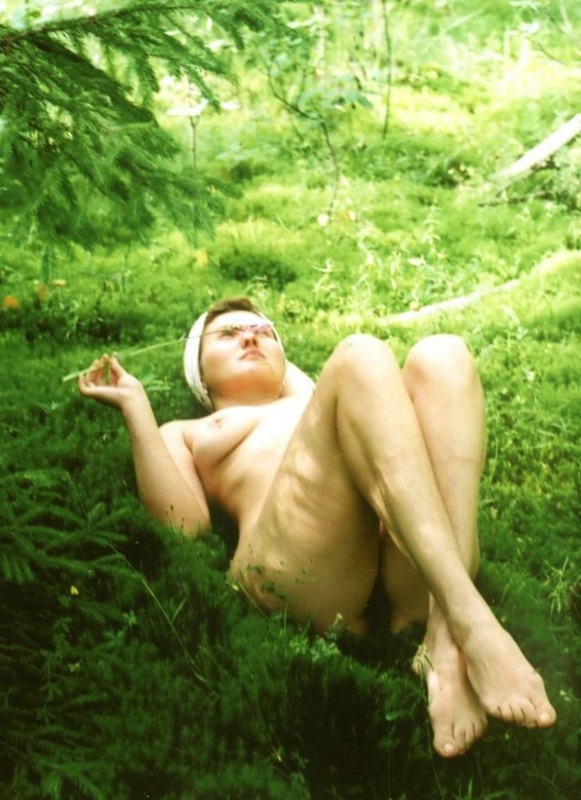 Сельская баба гуляет голышом на природе 3 фото Сельская баба гуляет голышом на природе 3 фото