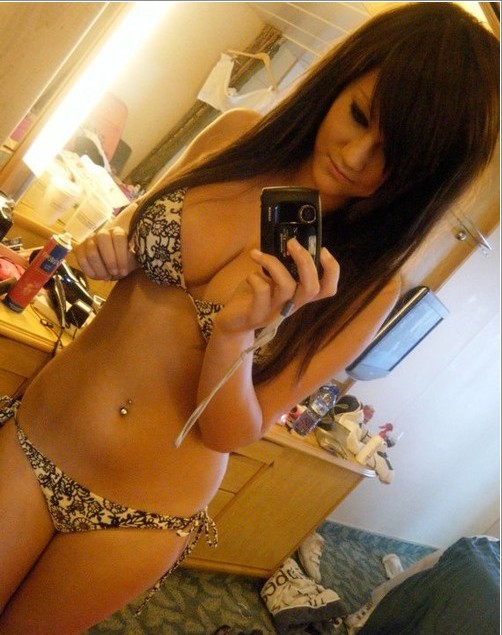 Девки снимают крупным планом свои буфера 5 фото