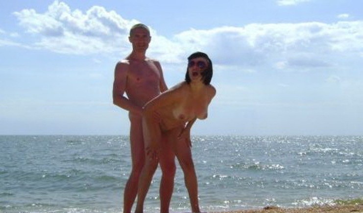 Гламурная кокетка красиво позирует и сосет член на море 6 фото Гламурная кокетка красиво позирует и сосет член на море 6 фото