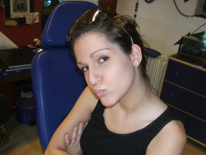 Девка сосет толстый член и дрочит манду 10 фото Девка сосет толстый член и дрочит манду 10 фото