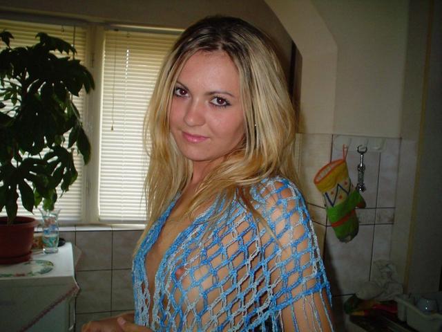 Красивая девушка обнажила себя дома 15 фото Красивая девушка обнажила себя дома 15 фото