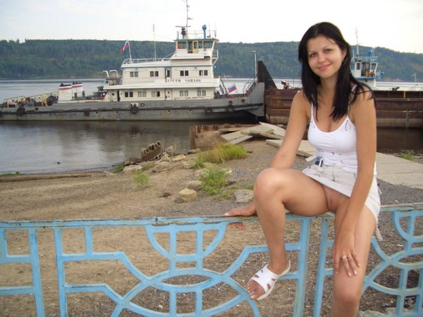 Девушки без трусиков под юбкой показывают киски 10 фото Девушки без трусиков под юбкой показывают киски 10 фото