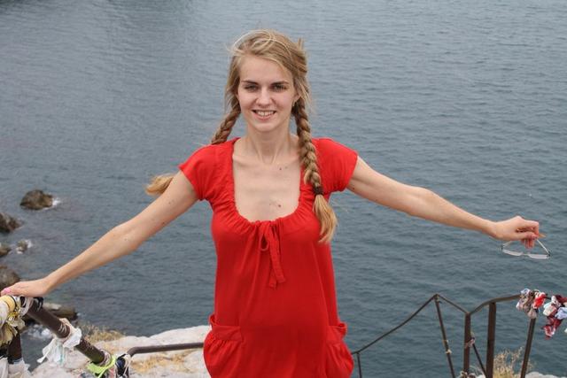 Симпатичная девушка трахается с парнем дома и позирует у моря 5 фото Симпатичная девушка трахается с парнем дома и позирует у моря 5 фото