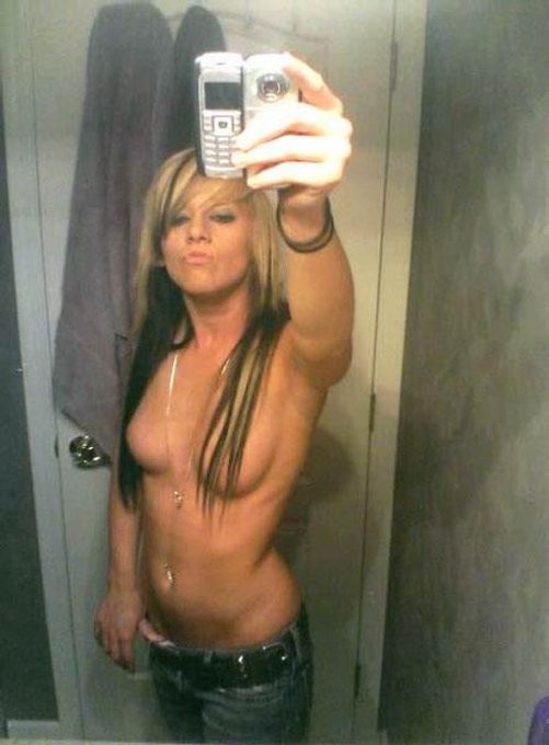 Подборка голых селфи в зеркале 8 фото Подборка голых селфи в зеркале 8 фото
