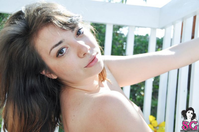 На террасе оголяет свое замечательное тело 17 фото На террасе оголяет свое замечательное тело 17 фото