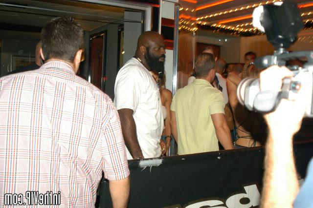 Беспардонная Марина отдалась парню в ночном клубе 2 фото Беспардонная Марина отдалась парню в ночном клубе 2 фото