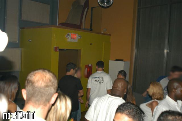 Беспардонная Марина отдалась парню в ночном клубе 4 фото Беспардонная Марина отдалась парню в ночном клубе 4 фото