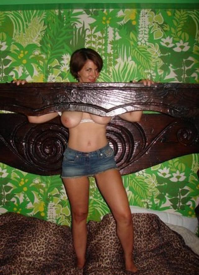 Изящная девушка зазывает нас к себе в гости 2 фото Изящная девушка зазывает нас к себе в гости 2 фото