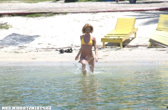 Беззубый капитан спас телку и отодрал её рот и анал на корабле 3 фото Беззубый капитан спас телку и отодрал её рот и анал на корабле 3 фото