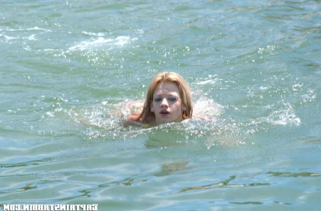 Беззубый капитан спас телку и отодрал её рот и анал на корабле 4 фото Беззубый капитан спас телку и отодрал её рот и анал на корабле 4 фото