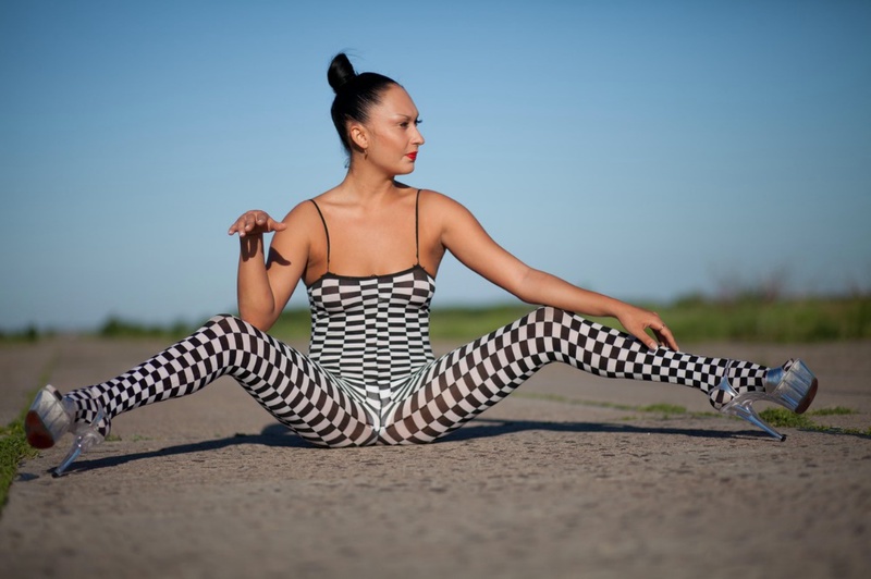 Страстная мамка позирует в нижнем белье 9 фото Страстная мамка позирует в нижнем белье 9 фото