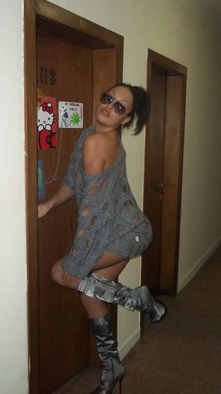 Страстная мамка позирует в нижнем белье 7 фото Страстная мамка позирует в нижнем белье 7 фото