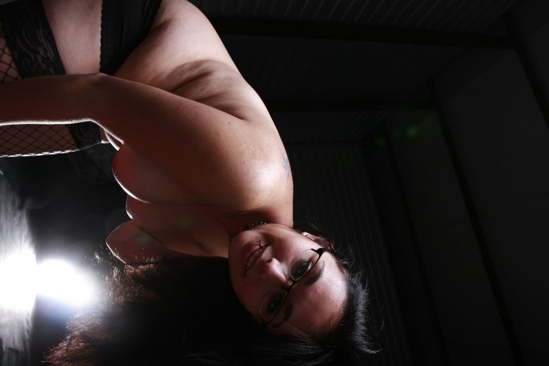 Полная азиатка разделась на камеру 28 фото Полная азиатка разделась на камеру 28 фото