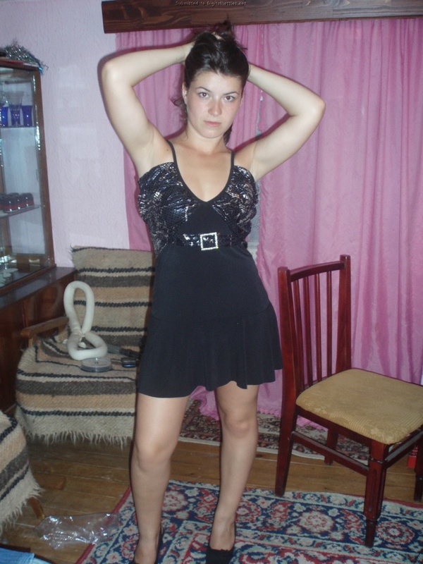 Оголила свои булки в домашней обстановке 1 фото Оголила свои булки в домашней обстановке 1 фото