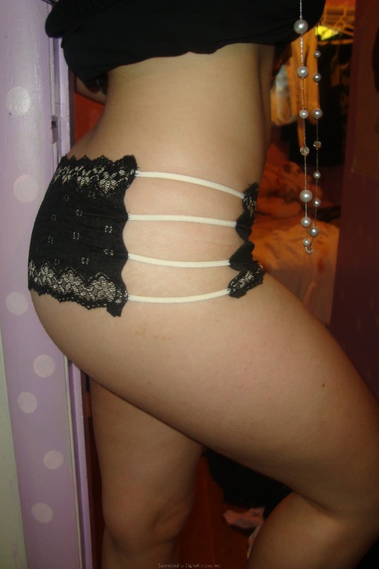 Пошлые снимки 20летней студентки в своей комнате 1 фото Пошлые снимки 20летней студентки в своей комнате 1 фото