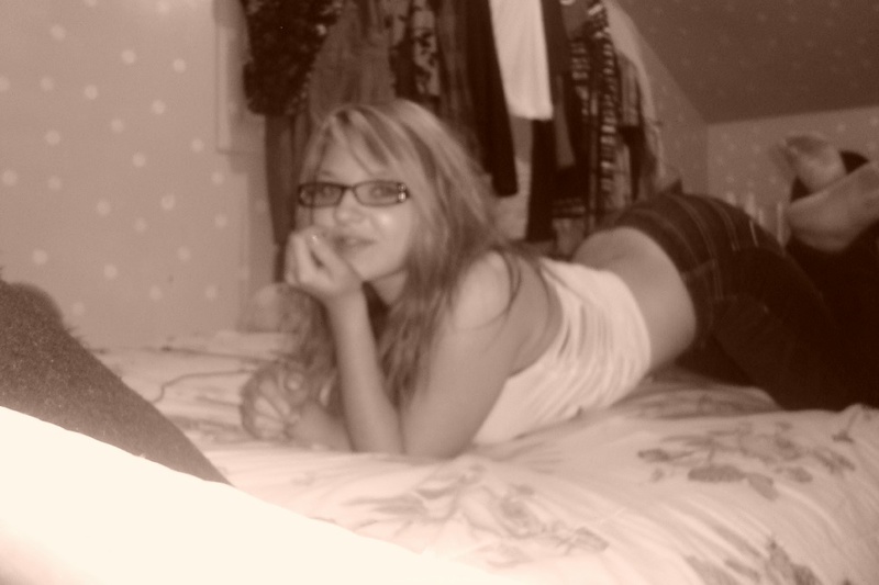 Пошлые снимки 20летней студентки в своей комнате 11 фото Пошлые снимки 20летней студентки в своей комнате 11 фото