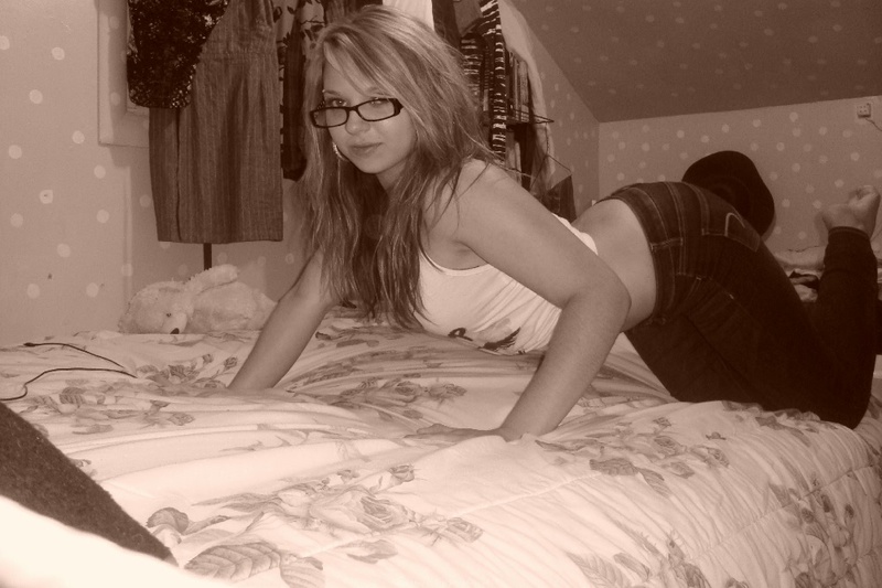 Пошлые снимки 20летней студентки в своей комнате 8 фото Пошлые снимки 20летней студентки в своей комнате 8 фото