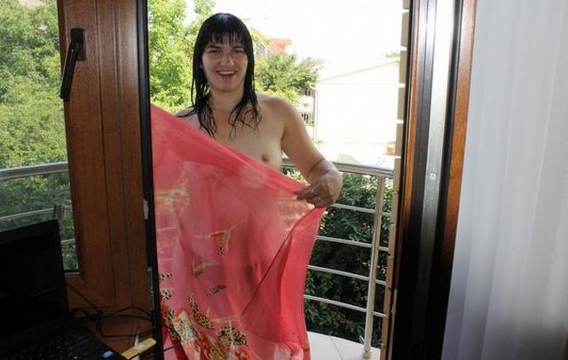 Зрелая брюнетка мастурбирует и не только 17 фото Зрелая брюнетка мастурбирует и не только 17 фото