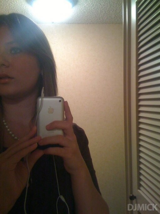 Домашнее селфи смазливых милашек в разных ракурсах 4 фото Домашнее селфи смазливых милашек в разных ракурсах 4 фото