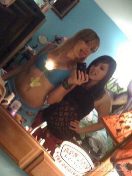 Домашнее селфи смазливых милашек в разных ракурсах 7 фото Домашнее селфи смазливых милашек в разных ракурсах 7 фото