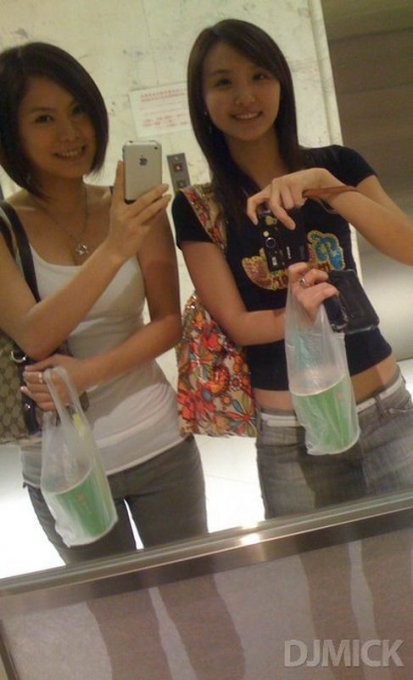 Домашнее селфи смазливых милашек в разных ракурсах 6 фото Домашнее селфи смазливых милашек в разных ракурсах 6 фото