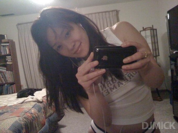 Домашнее селфи смазливых милашек в разных ракурсах 13 фото Домашнее селфи смазливых милашек в разных ракурсах 13 фото