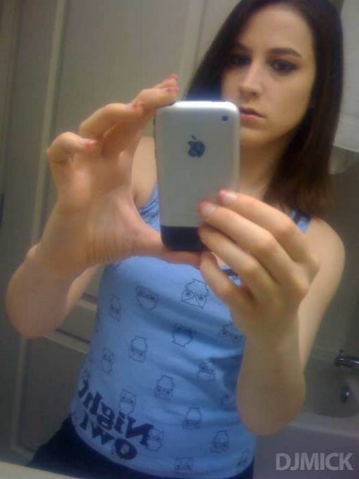 Домашнее селфи смазливых милашек в разных ракурсах 14 фото Домашнее селфи смазливых милашек в разных ракурсах 14 фото