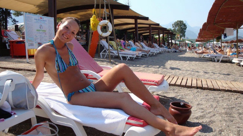 Курортницы загорают голышом и чпокаются в щелки 4 фото Курортницы загорают голышом и чпокаются в щелки 4 фото