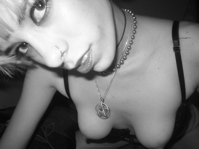 Откровенные позы развратной девушки для сайта знакомств 4 фото Откровенные позы развратной девушки для сайта знакомств 4 фото