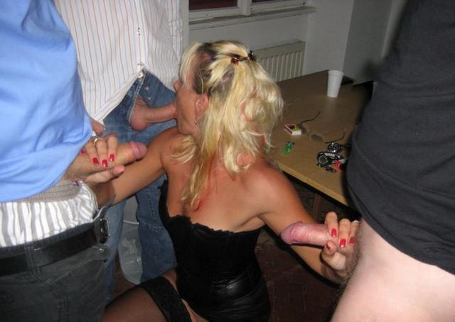 Шлюхи оказывают интимные услуги мужчинам 31 фото Шлюхи оказывают интимные услуги мужчинам 31 фото