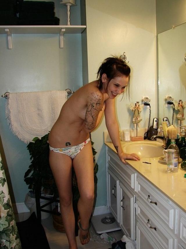 Голые сиськи молодых неформалок 16 фото Голые сиськи молодых неформалок 16 фото