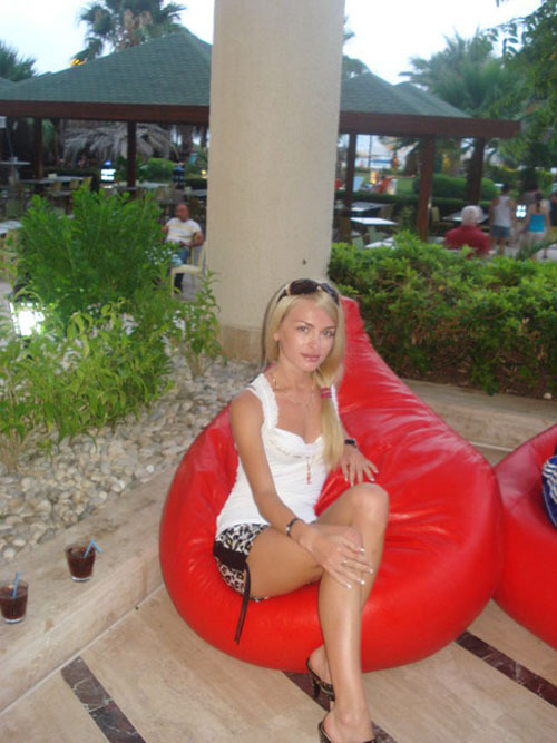 Белокурая мамка показала себя без одежды 5 фото Белокурая мамка показала себя без одежды 5 фото