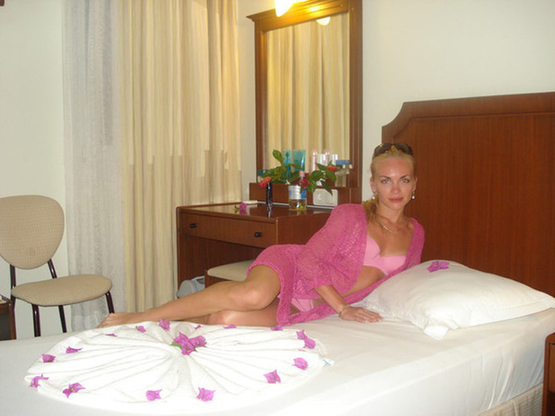 Белокурая мамка показала себя без одежды 9 фото Белокурая мамка показала себя без одежды 9 фото