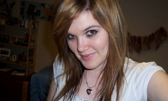 Голая девка раздевается и позирует 5 фото Голая девка раздевается и позирует 5 фото