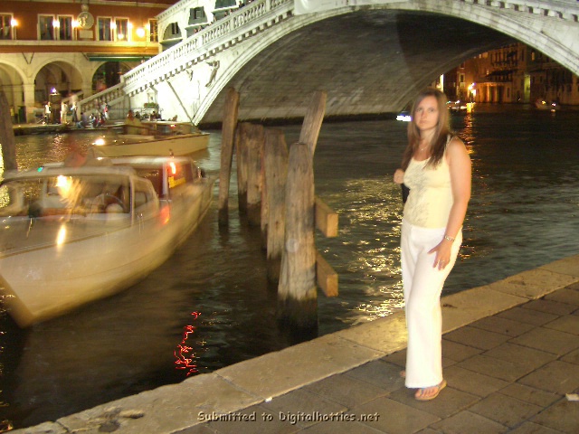 Похотливая брюнетка не откажется от хороших снимков голой 1 фото Похотливая брюнетка не откажется от хороших снимков голой 1 фото